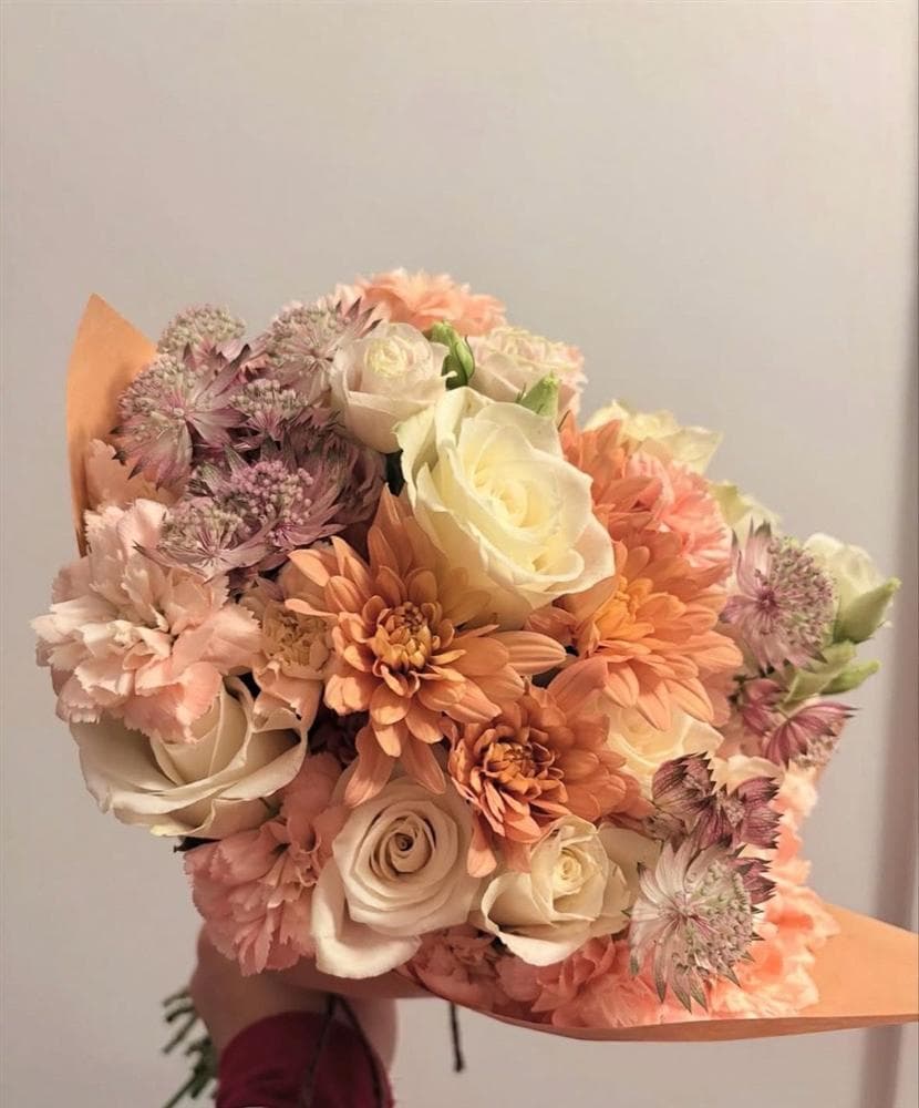 Peach and blush rose bouquet